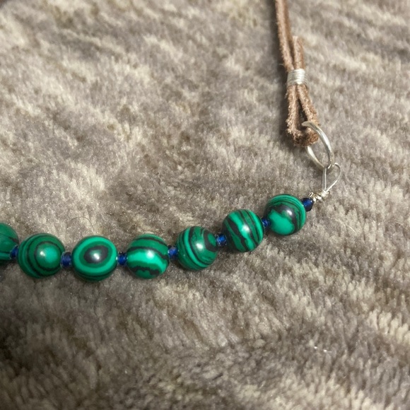 HP⭐️ Handmade Malachite & Sapphire on wire wrapped suede. New - Picture 4 of 11